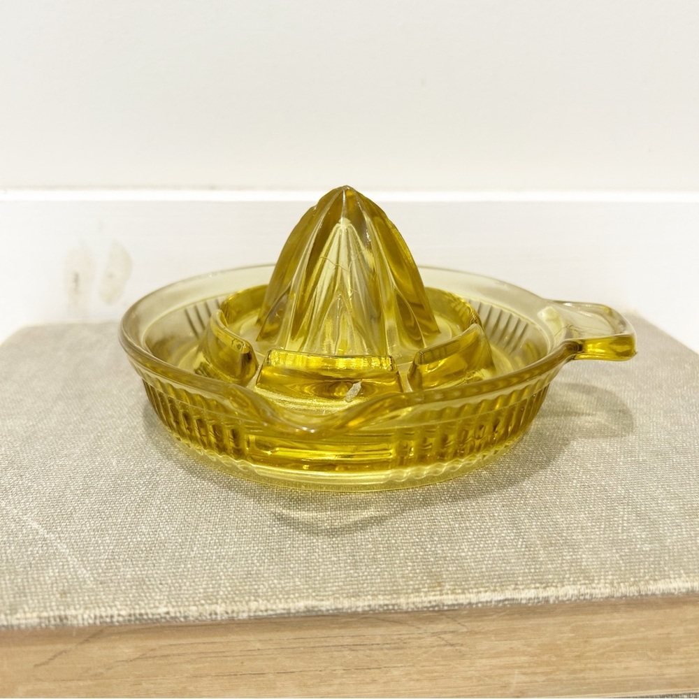 Antique 30’s Art Deco Amber/Yellow Depression Glass Lemon Juicer Farmhouse